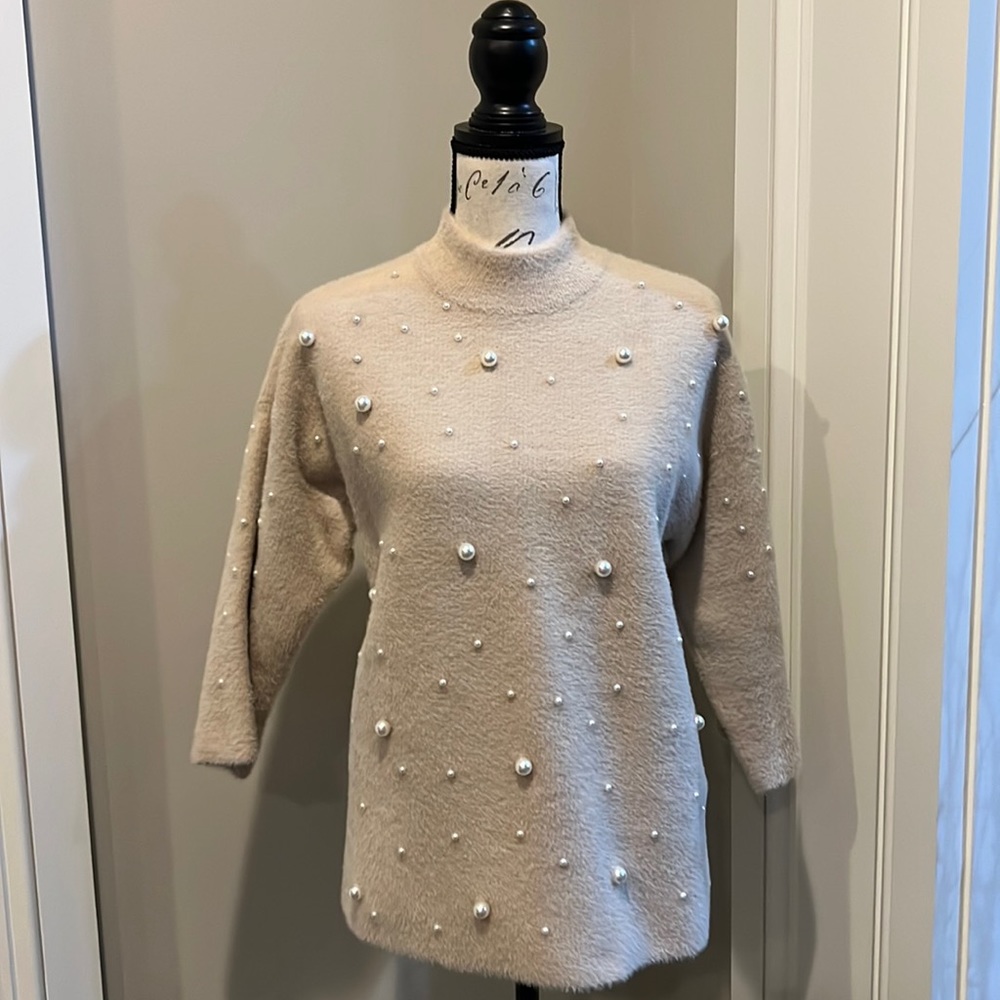 NWOT Ladies Alfani Pearl Accented Sweater Size Medium!!